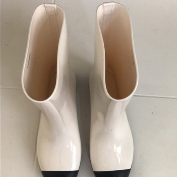 Chanel 19C Ivory White Black CC Logo PVC B… - Picture 2 of 11